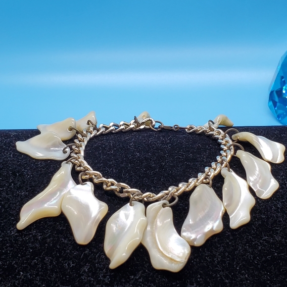 Vintage Jewelry - VINTAGE silvertone faux Mother Of Pearl 'seashell' charm bracelet 50s Cha-cha
